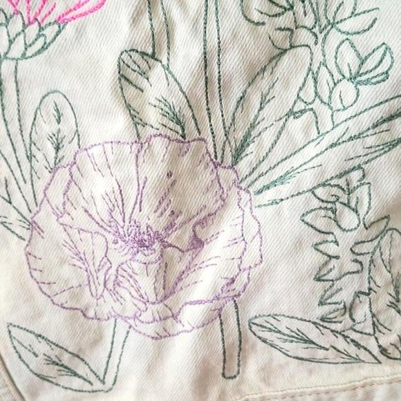 Levi's Embroidered Ex-Boyfriend Trucker Jacket NWT - Picture 3 of 9